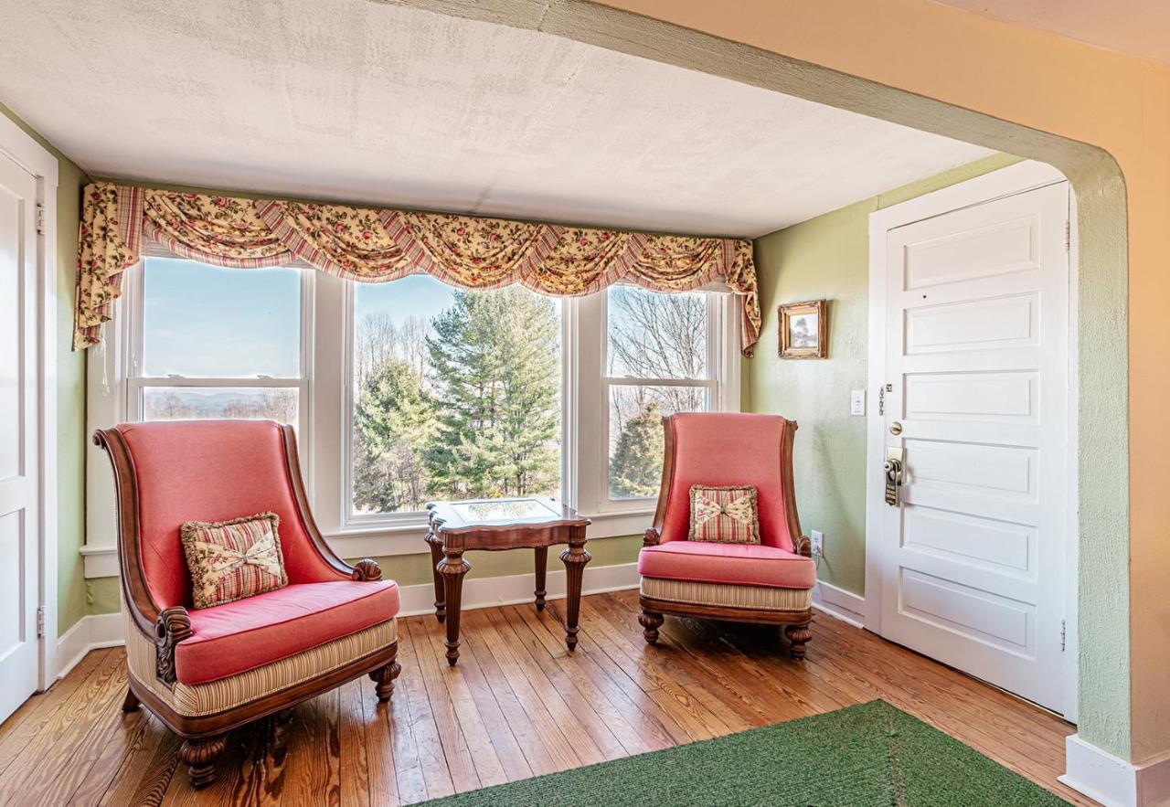 Echo Mountain Inn Хендерсънвил Екстериор снимка